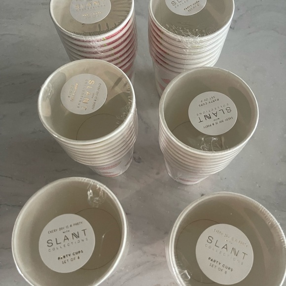 36 Disposable Party Cups - Picture 2 of 3